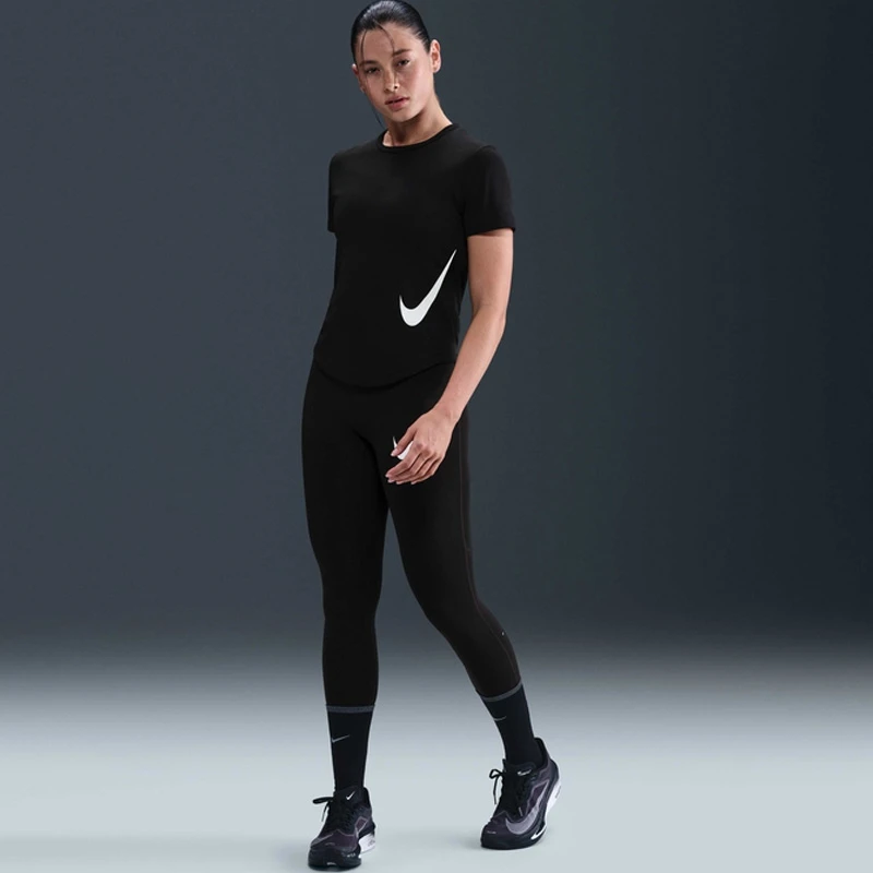 Дамска Тениска Nike W NK TEMPO SWSH HBR DF SS TOP - HV2772-010 Дамска Тениска Nike W NK TEMPO SWSH HBR DF SS TOP - HV2772-010