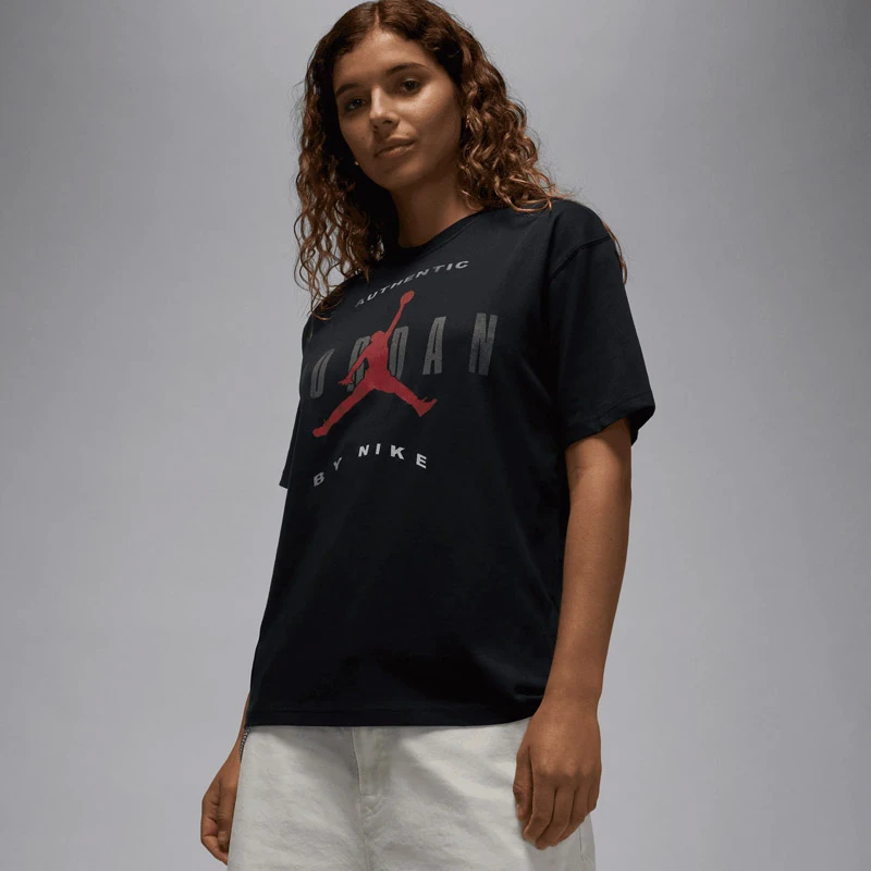 Дамска Тениска Nike W J FLT SS GF GFX HBR - IB9943-010 Дамска Тениска Nike W J FLT SS GF GFX HBR - IB9943-010