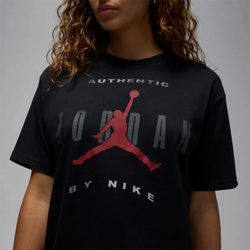 Дамска Тениска Nike W J FLT SS GF GFX HBR - IB9943-010 Дамска Тениска Nike W J FLT SS GF GFX HBR - IB9943-010