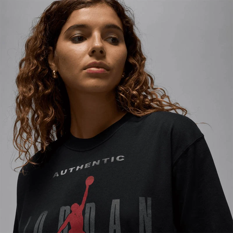 Дамска Тениска Nike W J FLT SS GF GFX HBR - IB9943-010 Дамска Тениска Nike W J FLT SS GF GFX HBR - IB9943-010