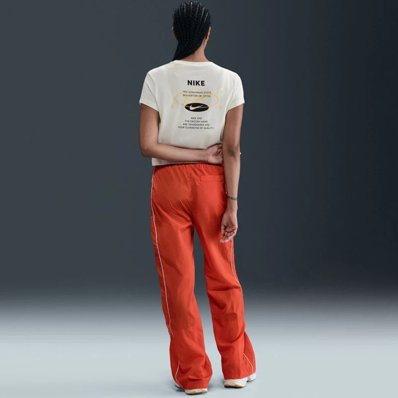 Дамска Тениска Nike W NSW TEE CLASSICS+ SPD - IH8506-133 Дамска Тениска Nike W NSW TEE CLASSICS+ SPD - IH8506-133