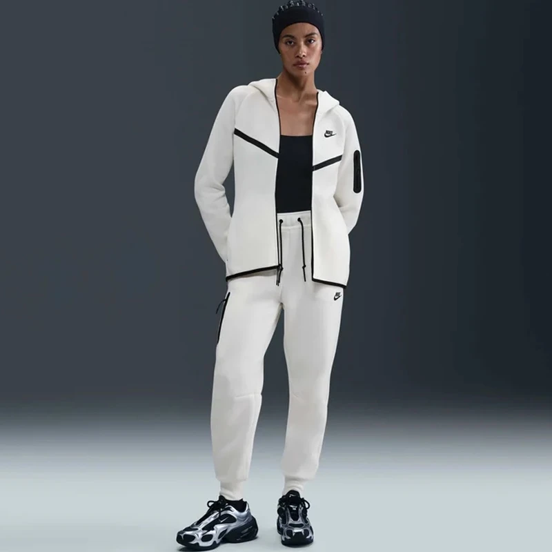 Дамски Екип Nike W NSW TCH FLC WR FZ HDY 2 - HV6747-133 Дамски Екип Nike W NSW TCH FLC WR FZ HDY 2 - HV6747-133