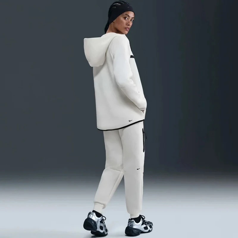 Дамски Екип Nike W NSW TCH FLC WR FZ HDY 2 - HV6747-133 Дамски Екип Nike W NSW TCH FLC WR FZ HDY 2 - HV6747-133