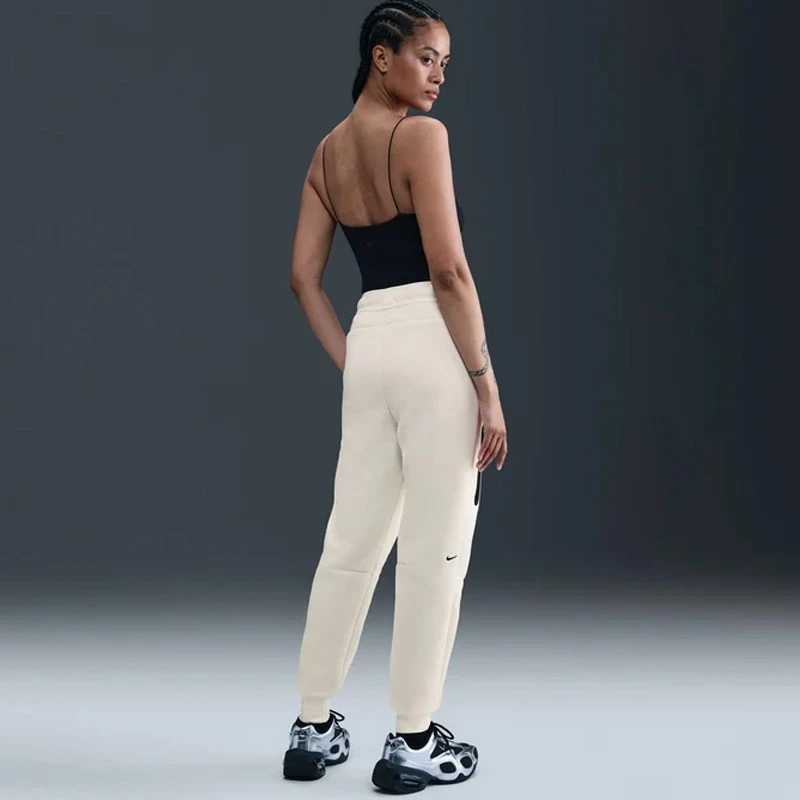 Дамски Екип Nike W NSW TCH FLC WR FZ HDY 2 - HV6747-133 Дамски Екип Nike W NSW TCH FLC WR FZ HDY 2 - HV6747-133