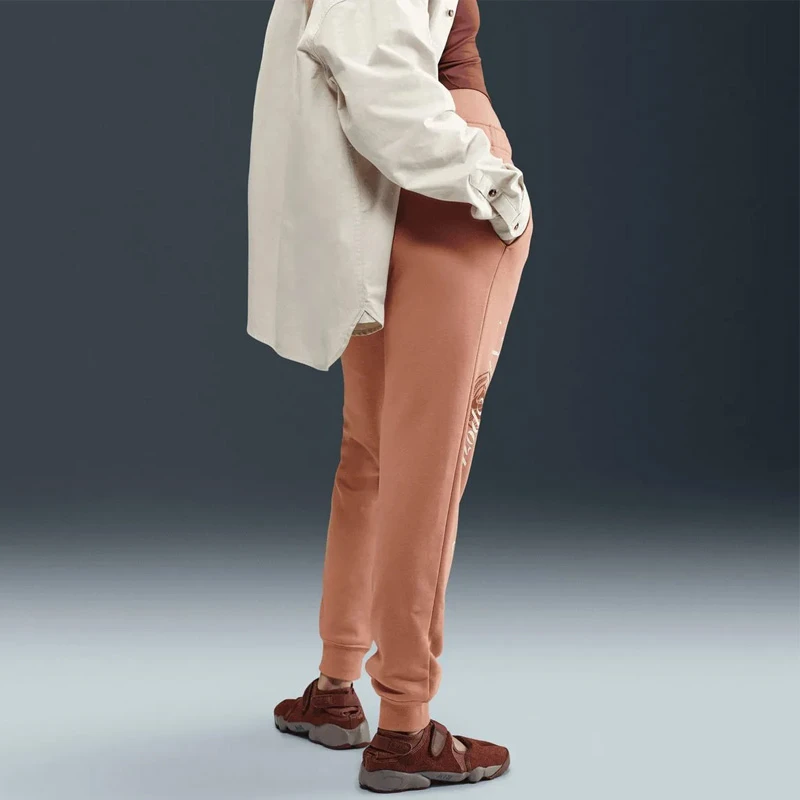 Дамско Долнище Nike W NSW CLUB FLC GX STD PANT - HV2346-688 Дамско Долнище Nike W NSW CLUB FLC GX STD PANT - HV2346-688