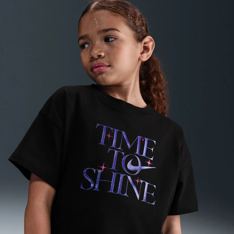 Детска Тениска Nike G NSW TEE EMPOWER SHINE - HV5722-010 Детска Тениска Nike G NSW TEE EMPOWER SHINE - HV5722-010