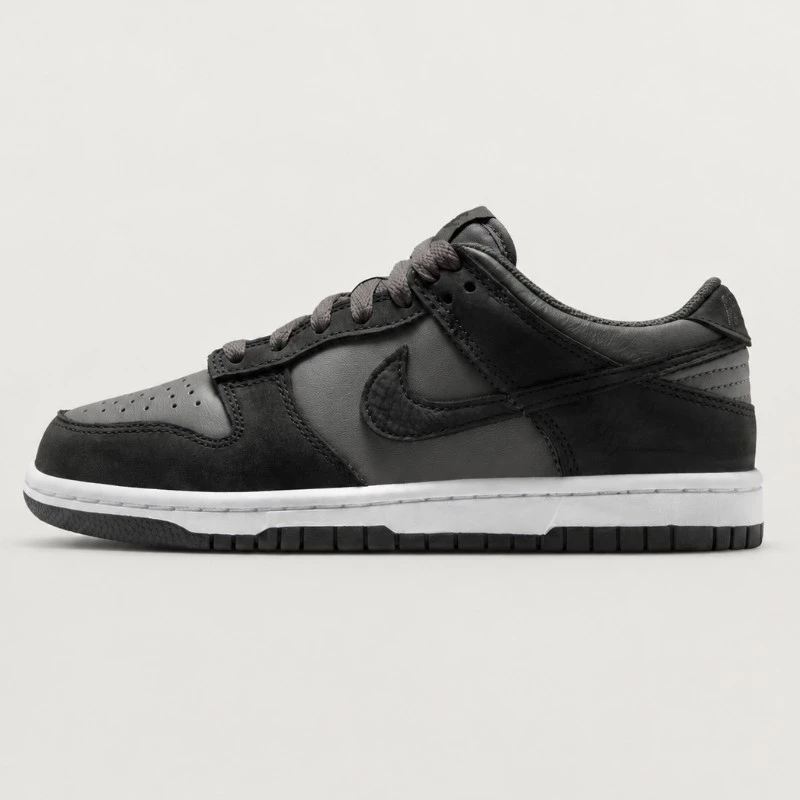Обувки NIKE DUNK LOW SE (GS) - IO0319-200 Обувки NIKE DUNK LOW SE (GS) - IO0319-200