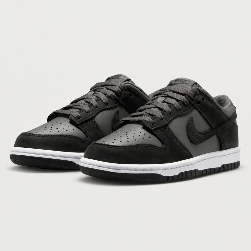 Обувки NIKE DUNK LOW SE (GS) - IO0319-200 Обувки NIKE DUNK LOW SE (GS) - IO0319-200
