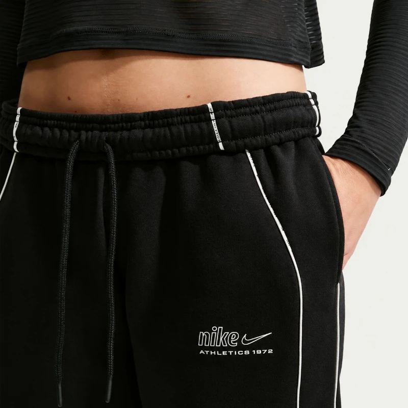 Дамско долнище Nike W NK STDO FLC MW MR AD CFF PNT - IQ3885-001 Дамско долнище Nike W NK STDO FLC MW MR AD CFF PNT - IQ3885-001