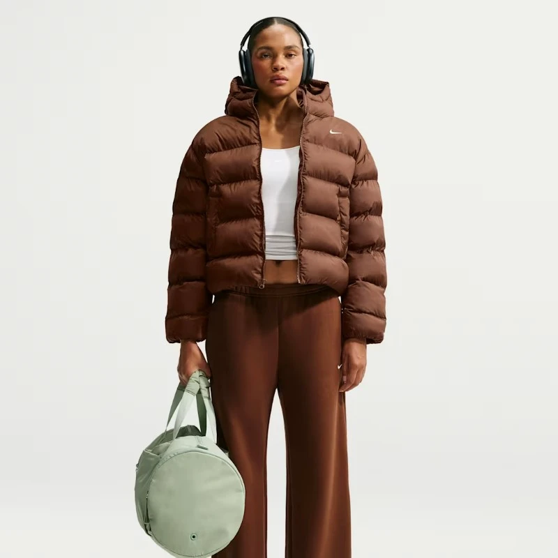 Дамско яке Nike W NK TF SYN CLSSC JKT - IF5931-259 Дамско яке Nike W NK TF SYN CLSSC JKT - IF5931-259