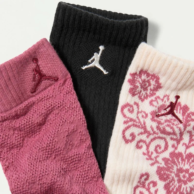 Детски чорапи Nike Jordan JHG FLORAL LACE 3PK CREW - GJ0875-W9R Детски чорапи Nike Jordan JHG FLORAL LACE 3PK CREW - GJ0875-W9R