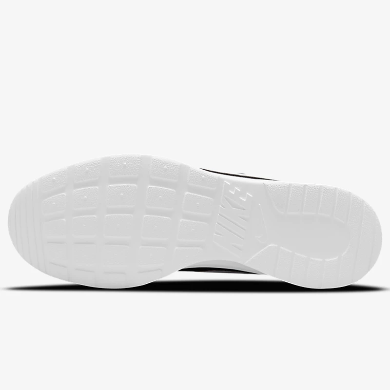 ДАМСКИ МАРАТОНКИ NIKE TANJUN NN ДАМСКИ МАРАТОНКИ NIKE TANJUN NN