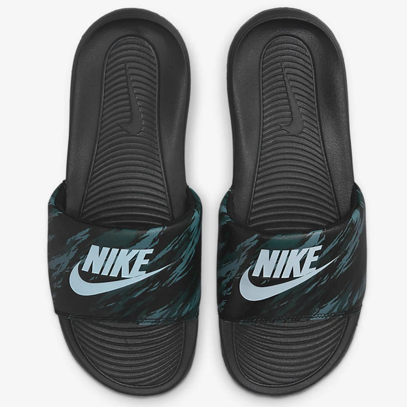 МЪЖКИ ЧЕХЛИ NIKE VICTORI ONE SLIDE PRINT МЪЖКИ ЧЕХЛИ NIKE VICTORI ONE SLIDE PRINT